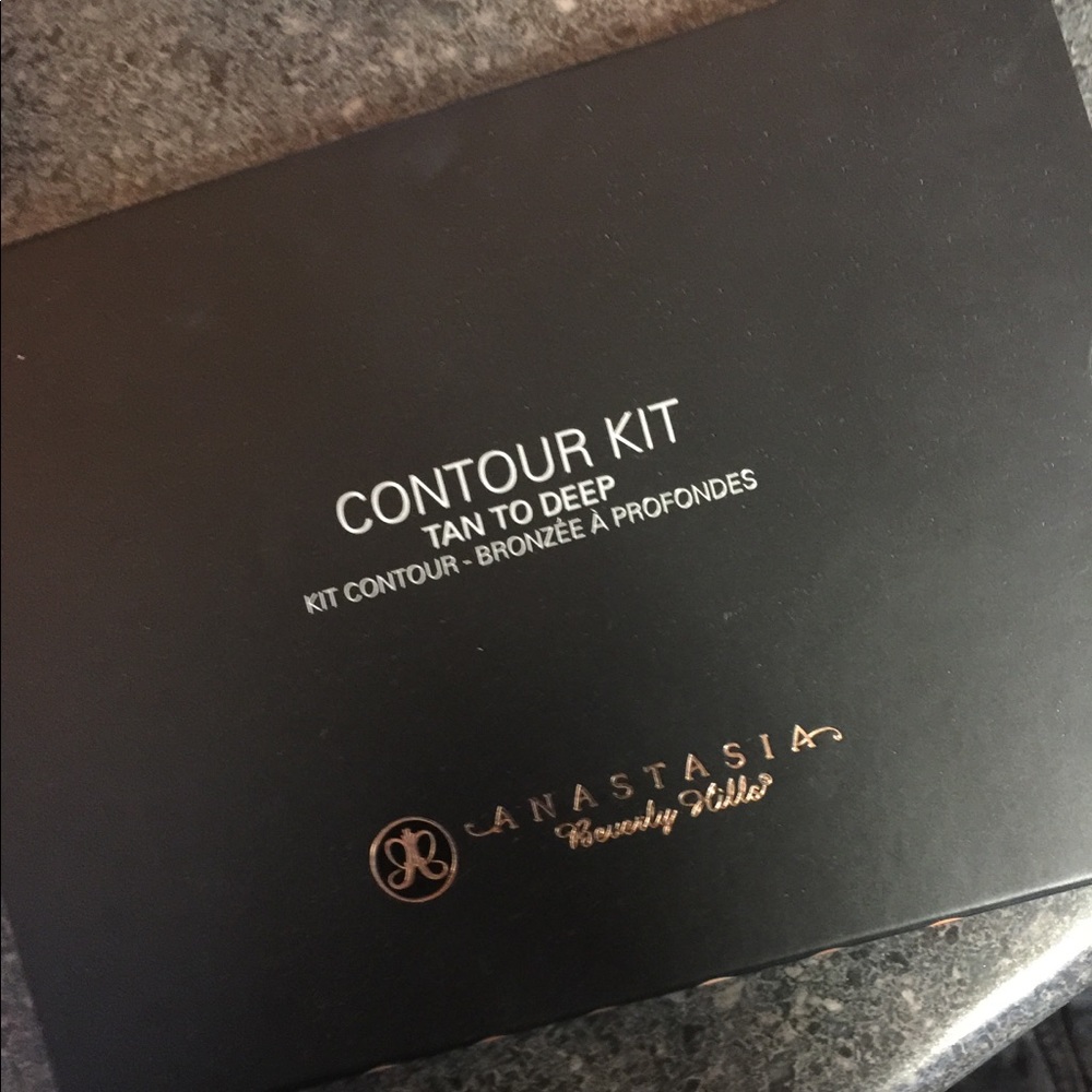 Anastasia Contour Kit~ Tan to Deep